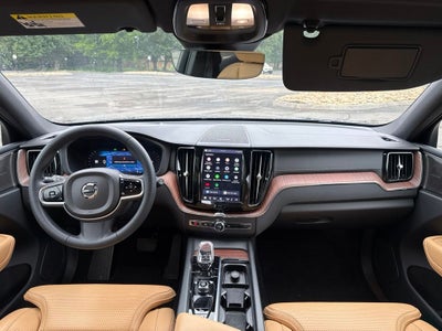 2024 Volvo XC60 B5 Ultimate Dark Theme
