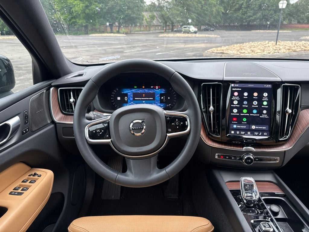 2024 Volvo XC60 B5 Ultimate Dark Theme