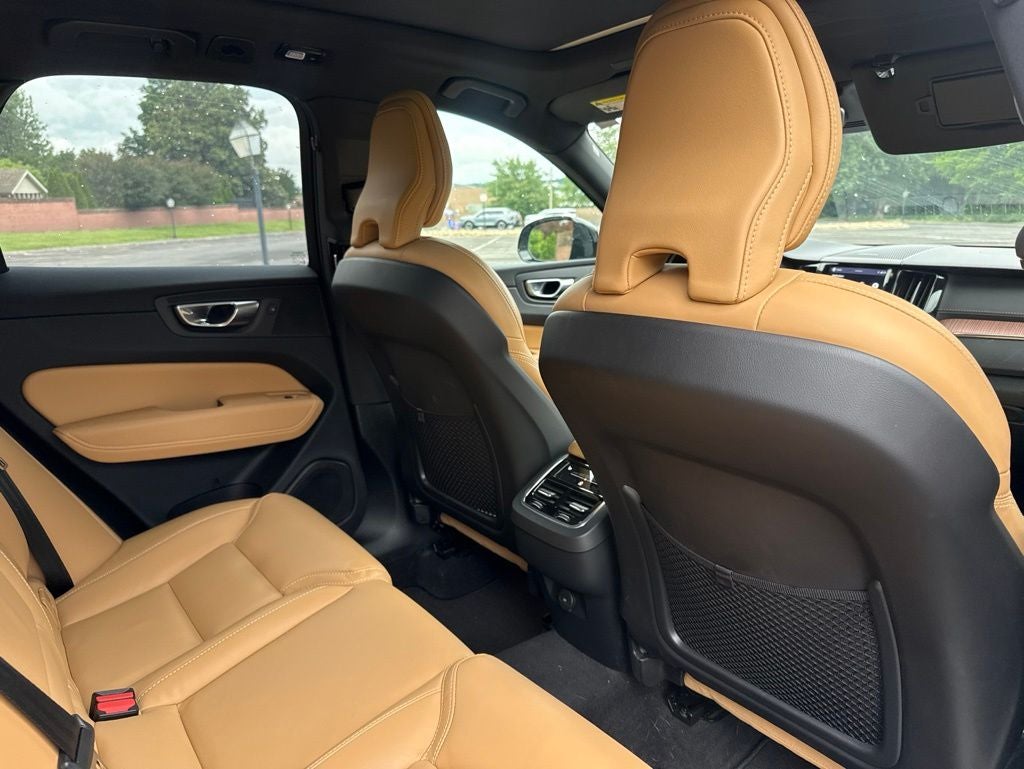 2024 Volvo XC60 B5 Ultimate Dark Theme