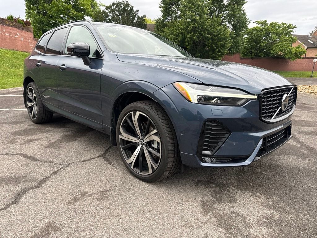 2024 Volvo XC60 B5 Ultimate Dark Theme