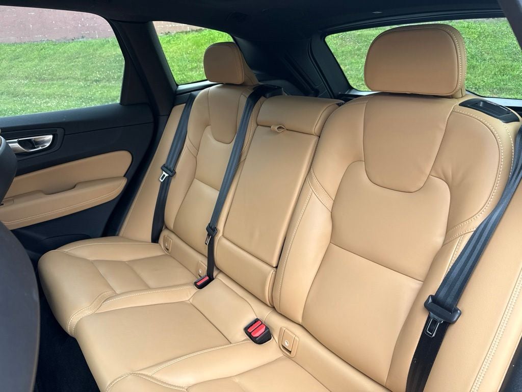 2024 Volvo XC60 B5 Ultimate Dark Theme