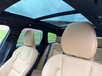 2024 Volvo XC60 B5 Ultimate Dark Theme