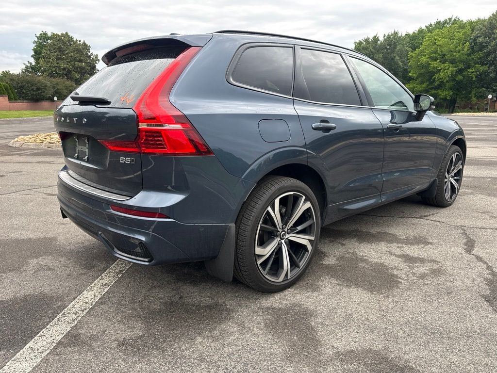 2024 Volvo XC60 B5 Ultimate Dark Theme