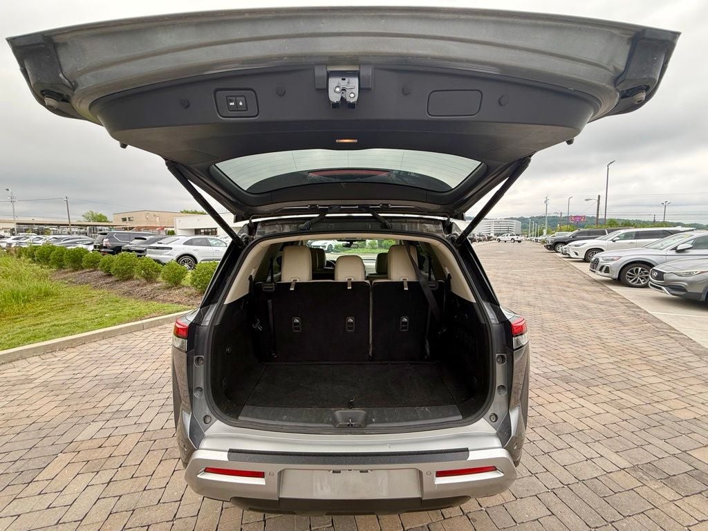 2023 Nissan Pathfinder SL