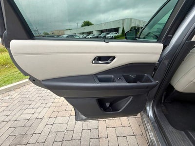 2023 Nissan Pathfinder SL