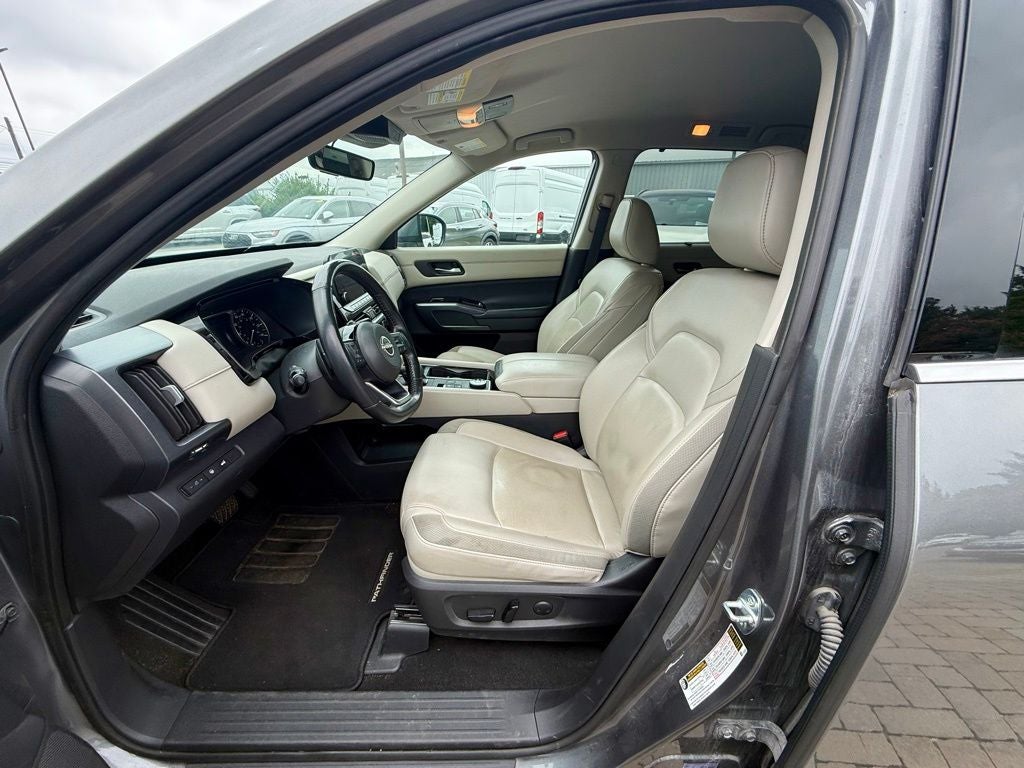 2023 Nissan Pathfinder SL
