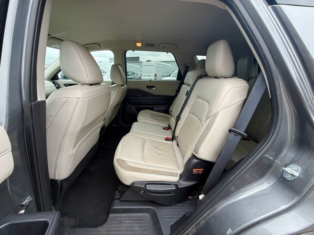 2023 Nissan Pathfinder SL