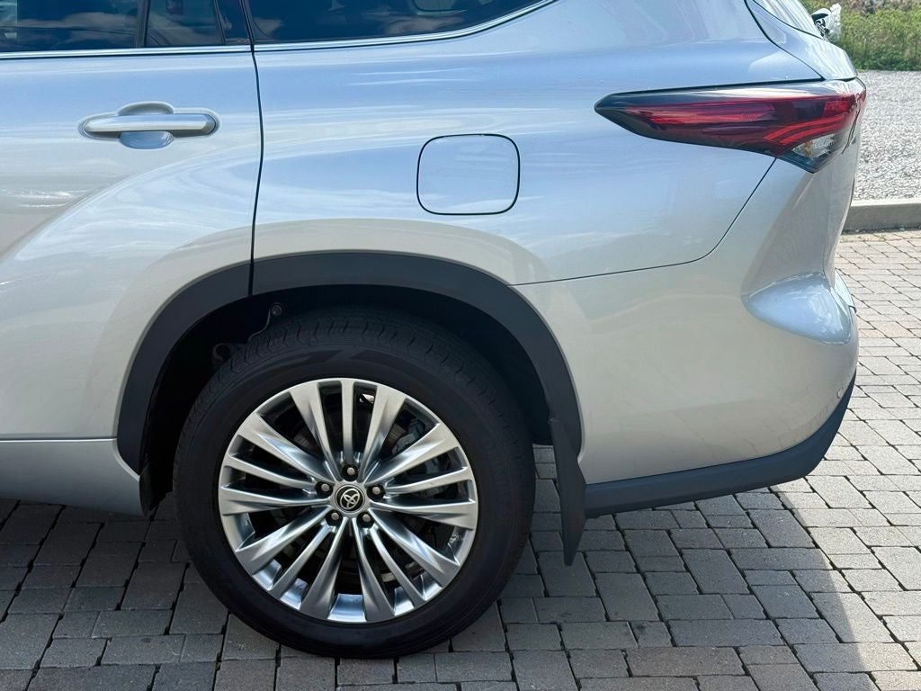2024 Toyota Highlander Platinum