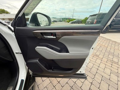 2023 Toyota Highlander Platinum