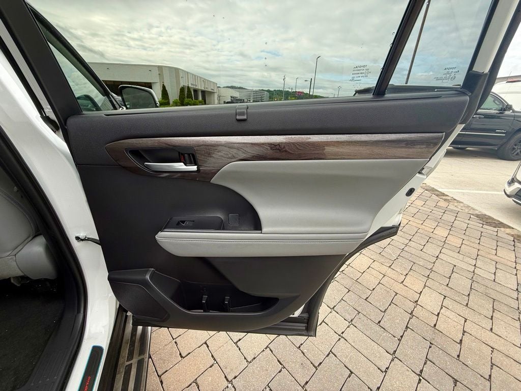 2023 Toyota Highlander Platinum