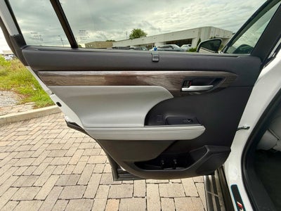 2023 Toyota Highlander Platinum