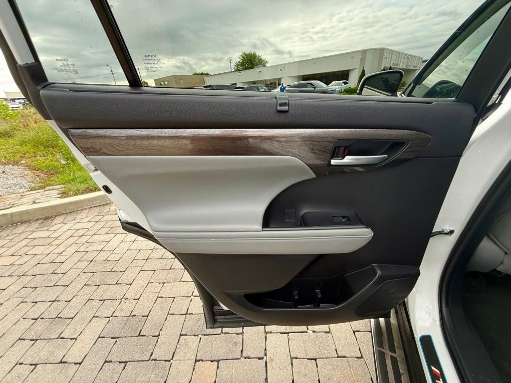2023 Toyota Highlander Platinum