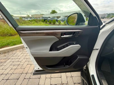 2023 Toyota Highlander Platinum