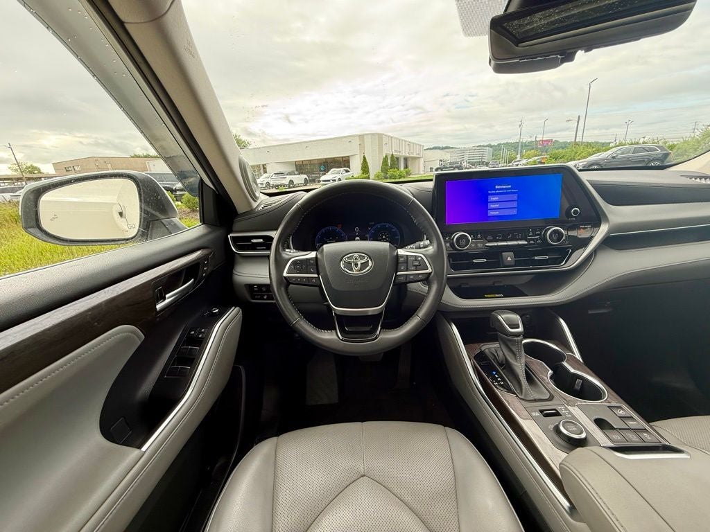 2023 Toyota Highlander Platinum