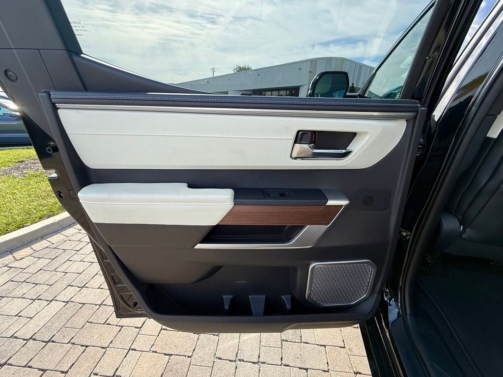 2023 Toyota Tundra Hybrid Capstone