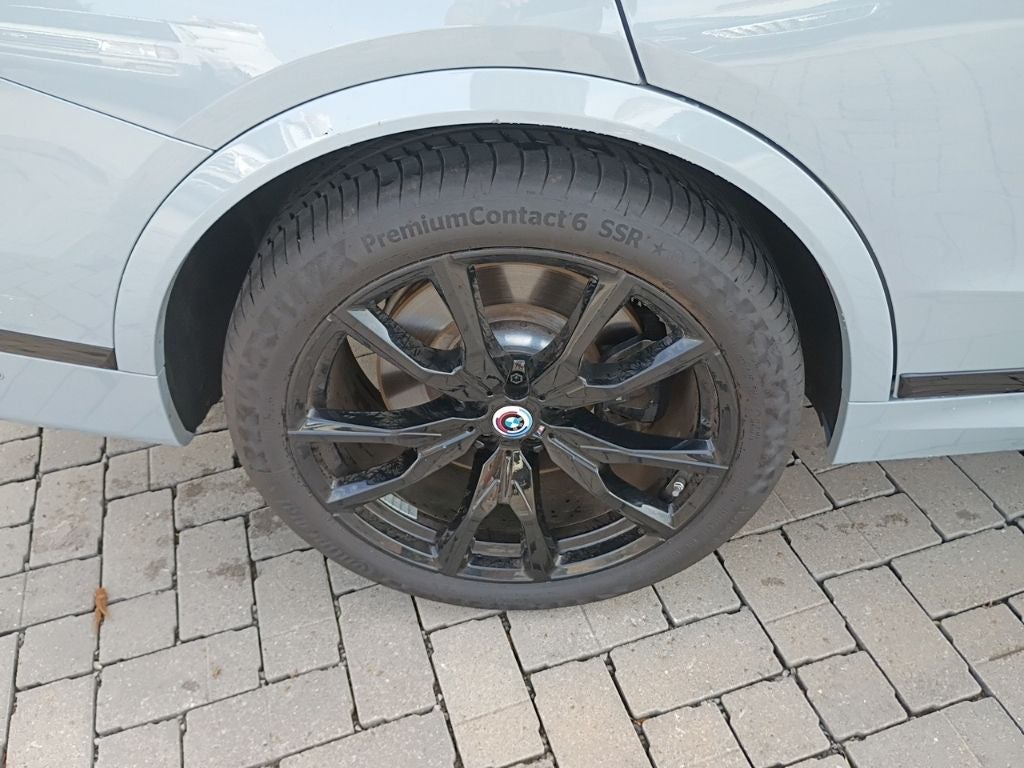 2023 BMW X7 M60i