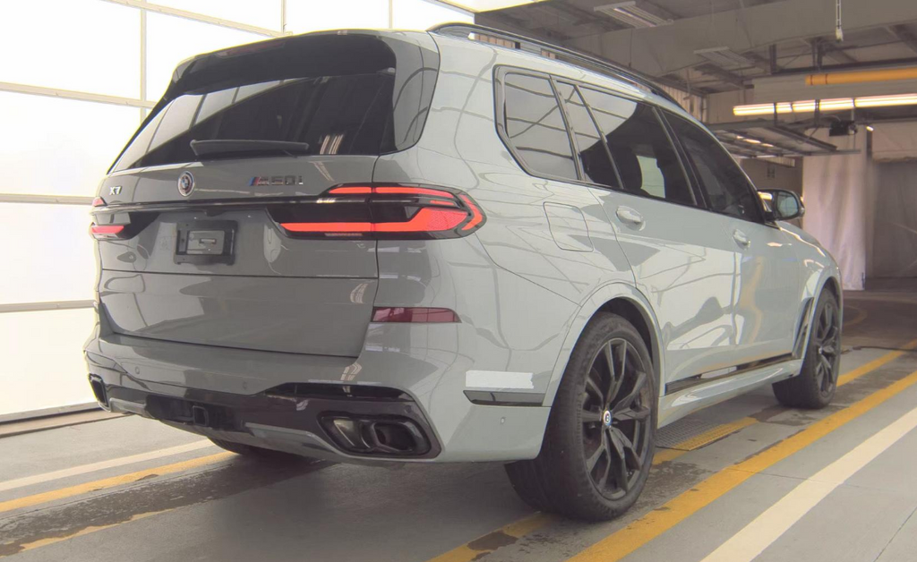 2023 BMW X7 M60i