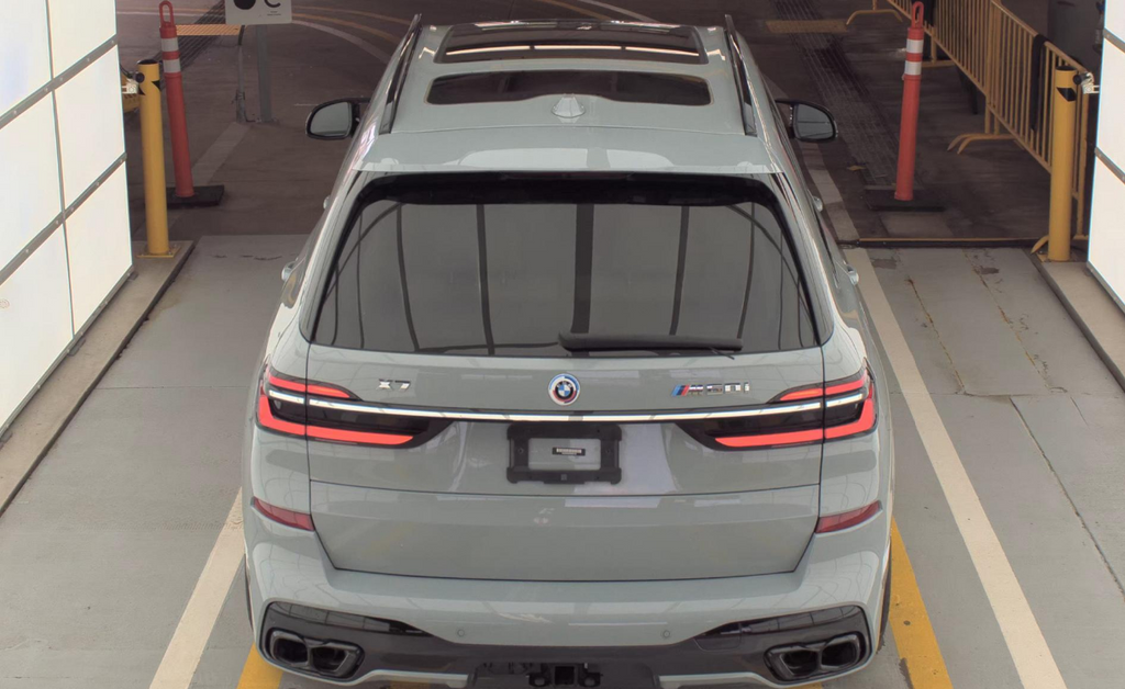 2023 BMW X7 M60i