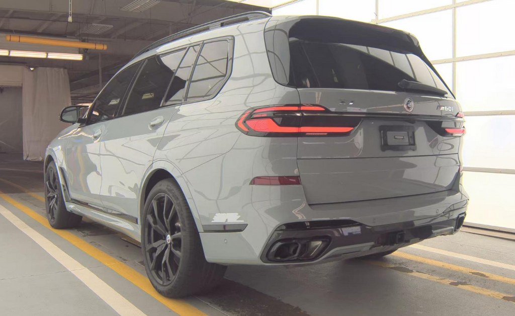 2023 BMW X7 M60i