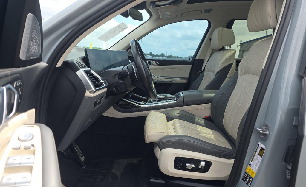 2023 BMW X7 M60i