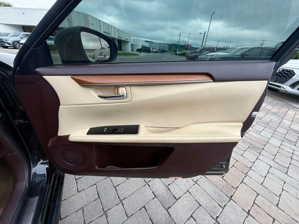 2016 Lexus ES 300h