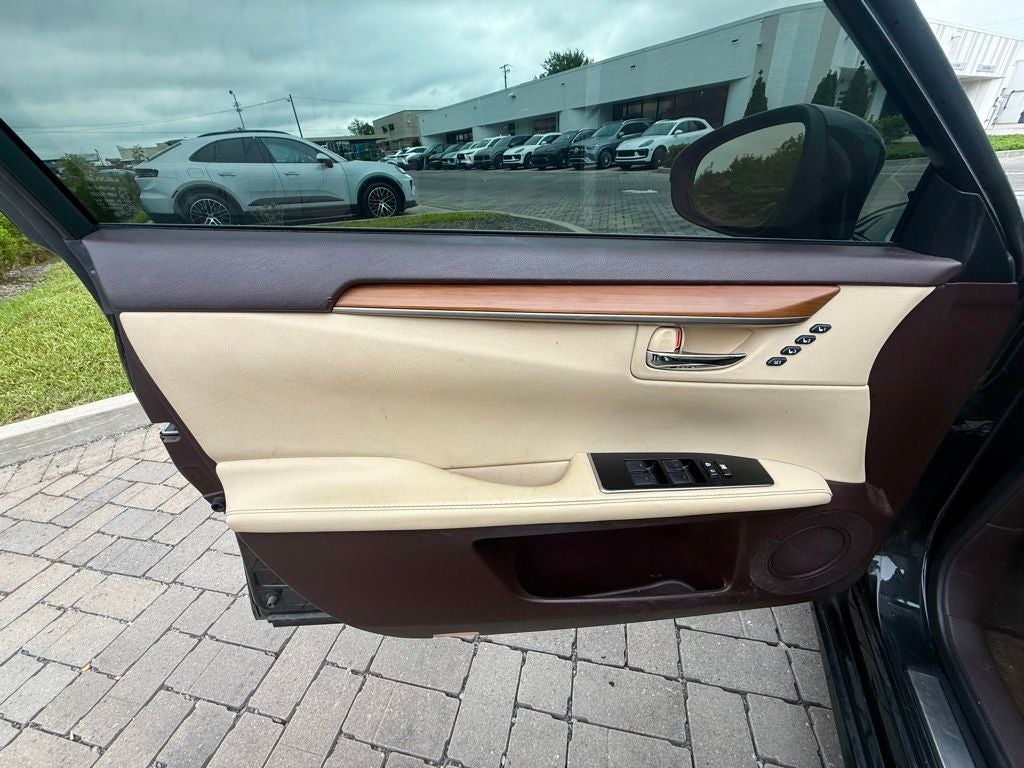 2016 Lexus ES 300h