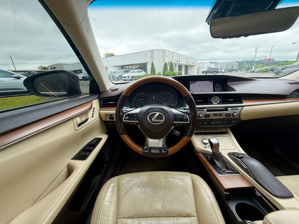 2016 Lexus ES 300h