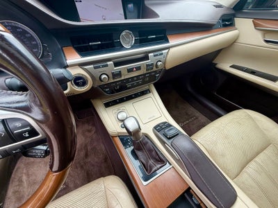 2016 Lexus ES 300h