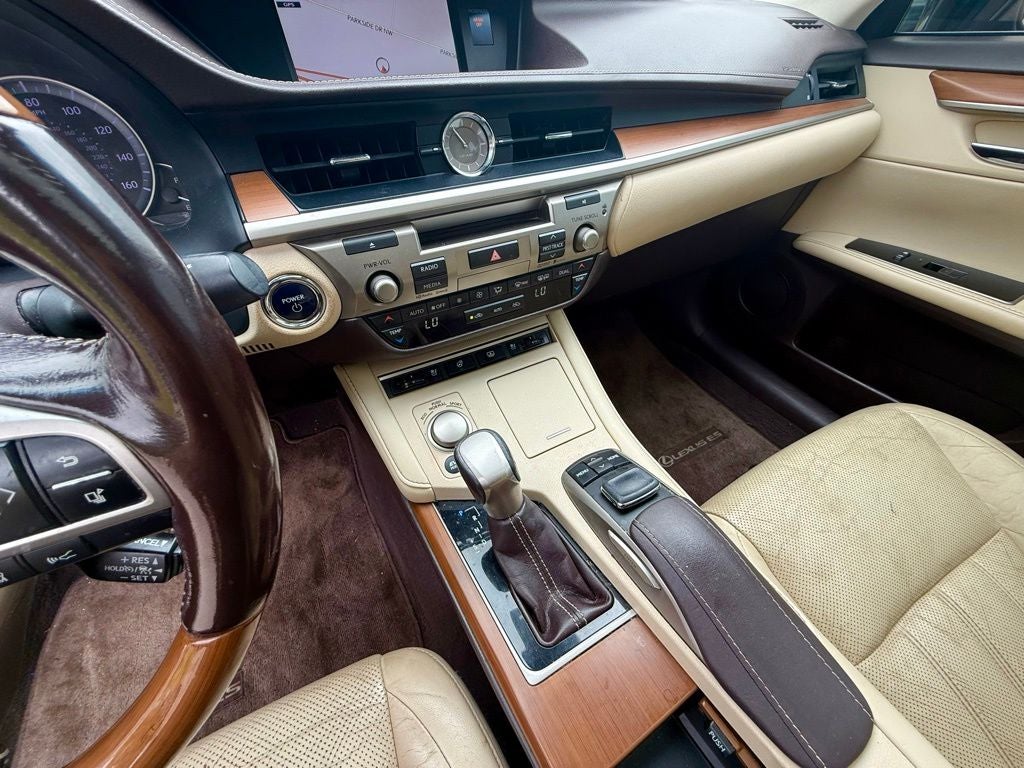 2016 Lexus ES 300h
