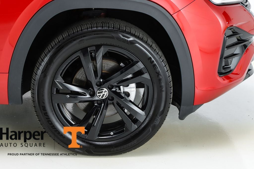 2025 Volkswagen Atlas Cross Sport 2.0T SEL R-Line Black