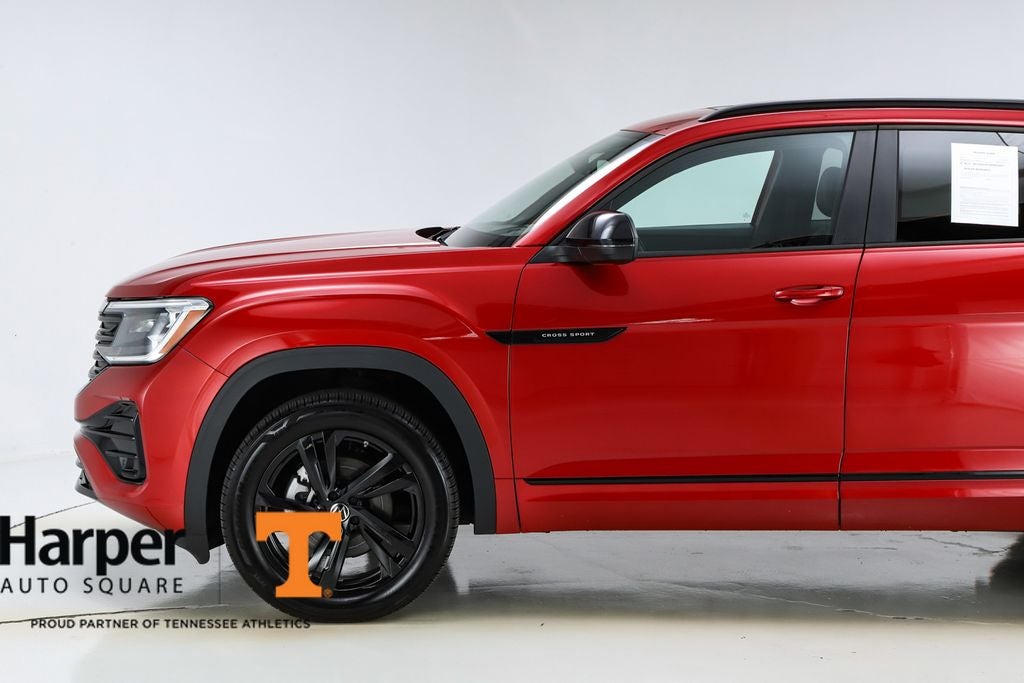 2025 Volkswagen Atlas Cross Sport 2.0T SEL R-Line Black