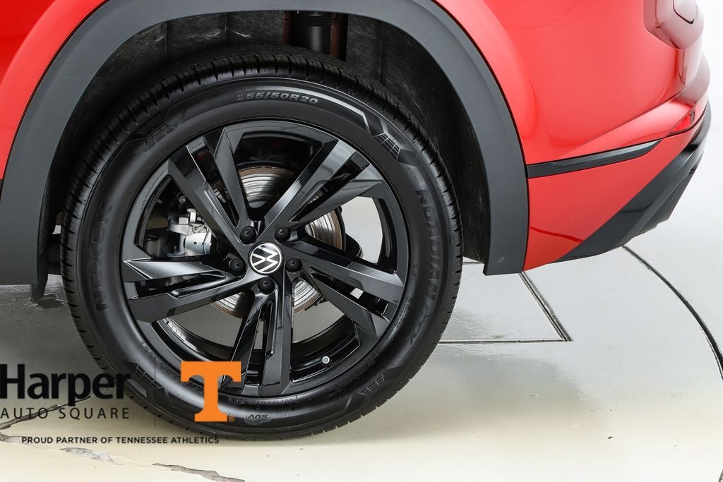 2025 Volkswagen Atlas Cross Sport 2.0T SEL R-Line Black