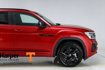 2025 Volkswagen Atlas Cross Sport 2.0T SEL R-Line Black