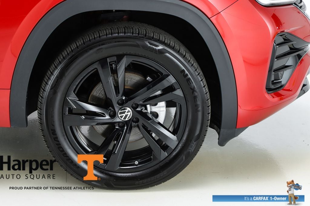 2025 Volkswagen Atlas Cross Sport 2.0T SEL R-Line Black