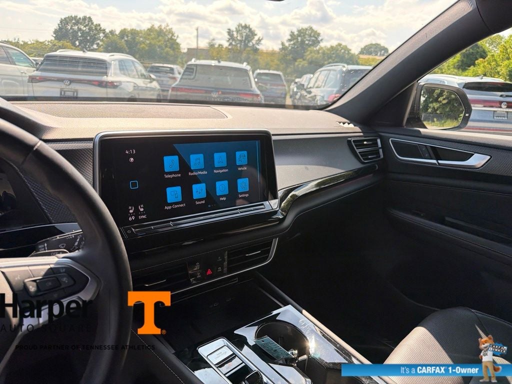 2025 Volkswagen Atlas Cross Sport 2.0T SEL R-Line Black
