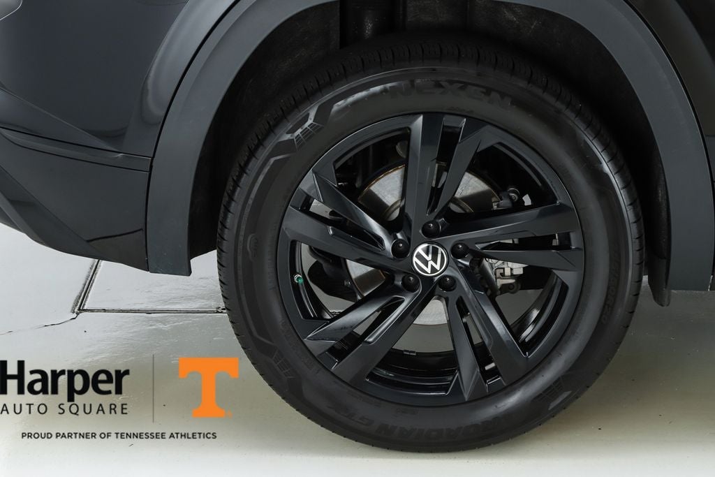 2025 Volkswagen Atlas Cross Sport 2.0T SEL R-Line Black