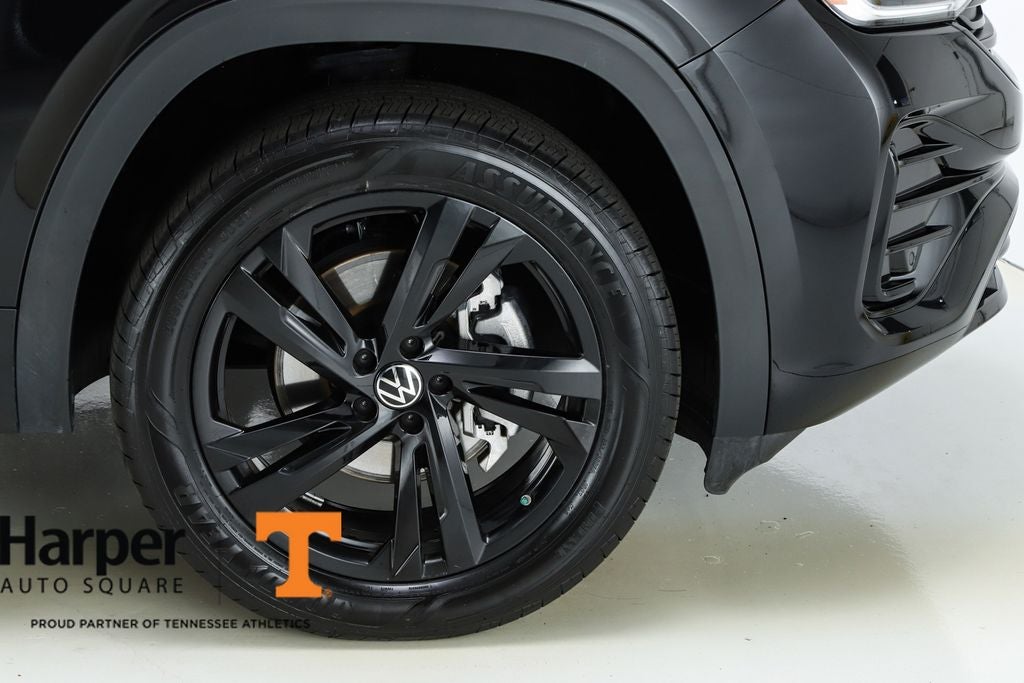 2025 Volkswagen Atlas Cross Sport 2.0T SEL R-Line Black