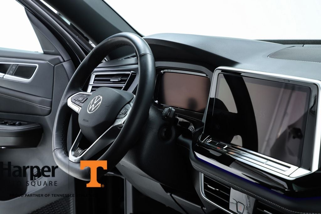 2025 Volkswagen Atlas Cross Sport 2.0T SEL R-Line Black