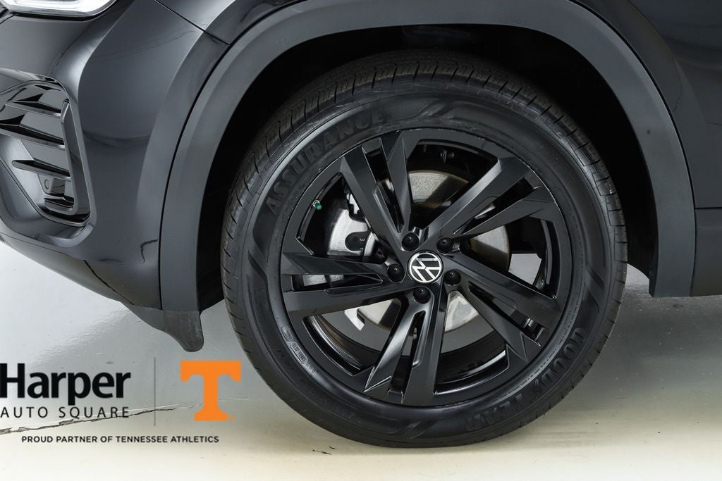 2025 Volkswagen Atlas Cross Sport 2.0T SEL R-Line Black