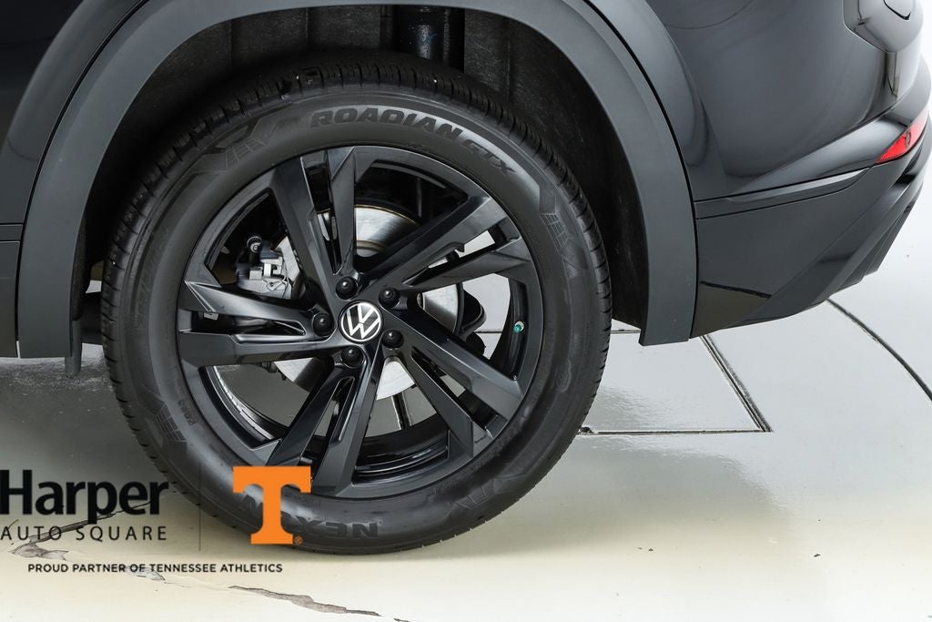 2025 Volkswagen Atlas Cross Sport 2.0T SEL R-Line Black