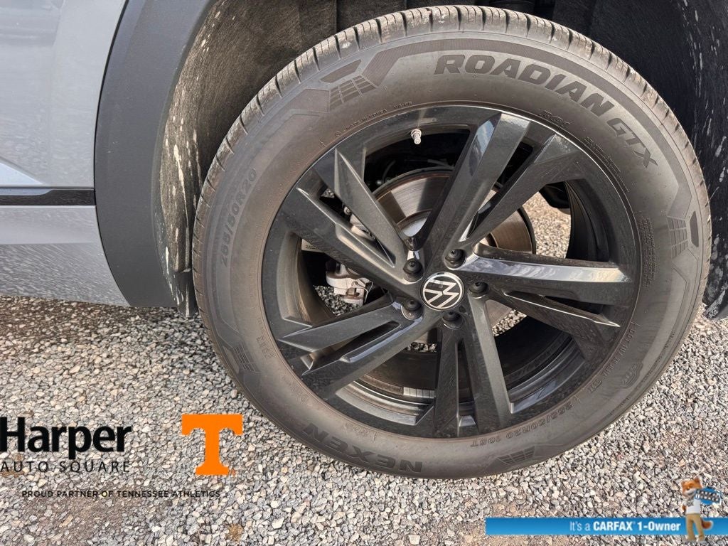 2025 Volkswagen Atlas Cross Sport 2.0T SEL R-Line Black