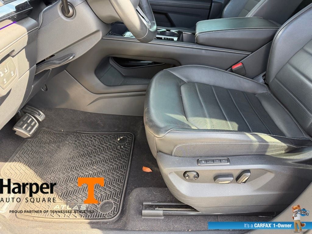 2024 Volkswagen Atlas Cross Sport 2.0T SEL R-Line