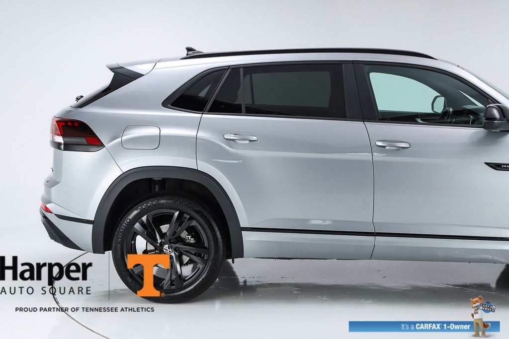 2025 Volkswagen Atlas Cross Sport 2.0T SEL R-Line Black