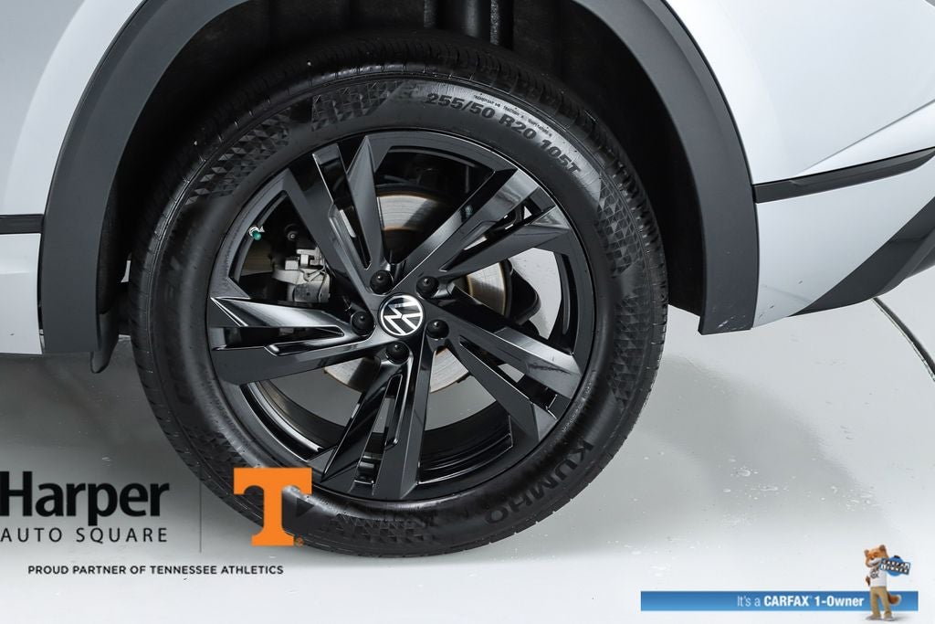 2025 Volkswagen Atlas Cross Sport 2.0T SEL R-Line Black