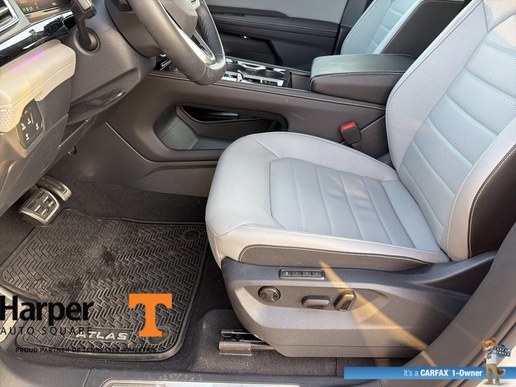 2025 Volkswagen Atlas Cross Sport 2.0T SEL R-Line Black