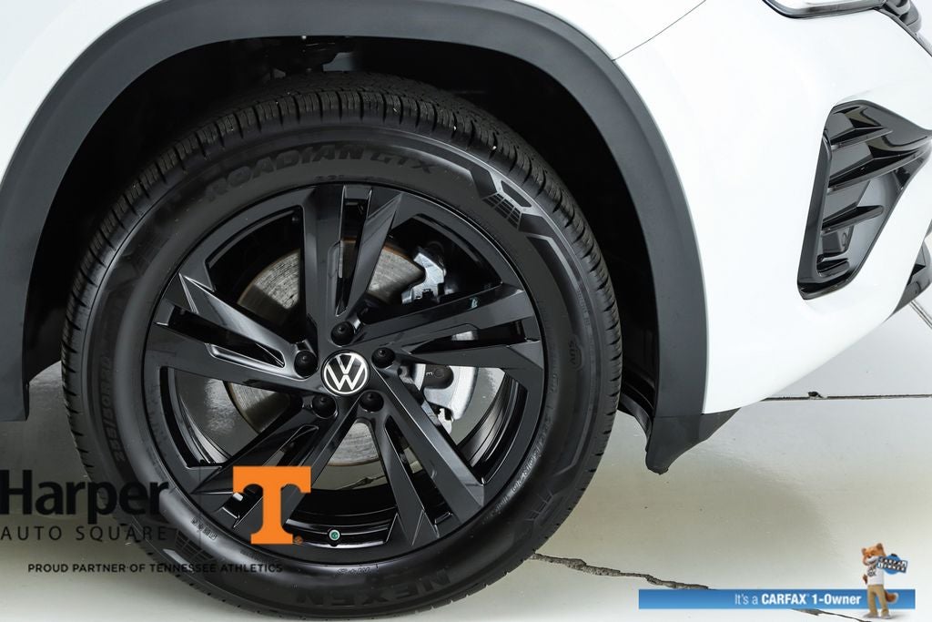 2025 Volkswagen Atlas Cross Sport 2.0T SEL R-Line Black