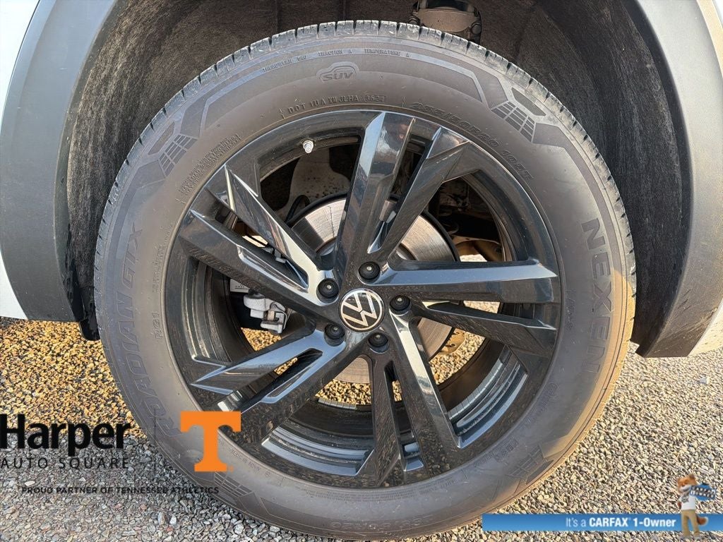 2025 Volkswagen Atlas Cross Sport 2.0T SEL R-Line Black