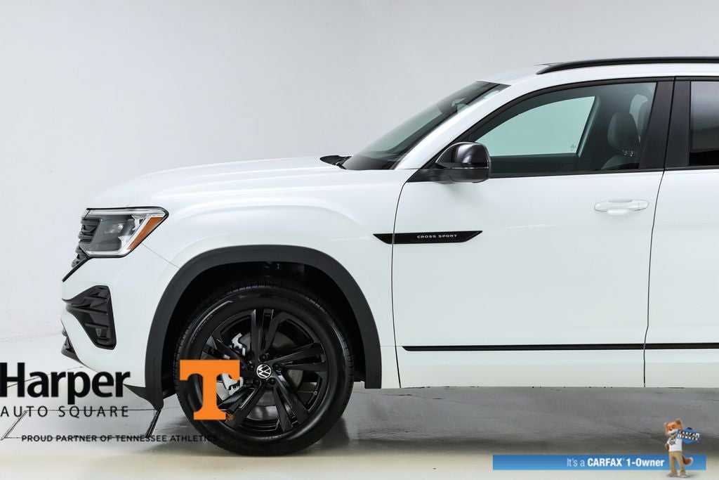 2025 Volkswagen Atlas Cross Sport 2.0T SEL R-Line Black