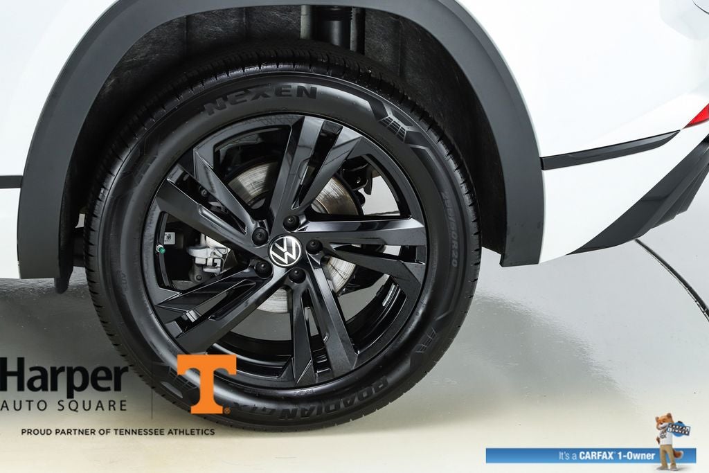 2025 Volkswagen Atlas Cross Sport 2.0T SEL R-Line Black