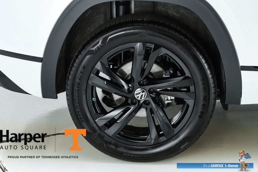 2025 Volkswagen Atlas Cross Sport 2.0T SEL R-Line Black